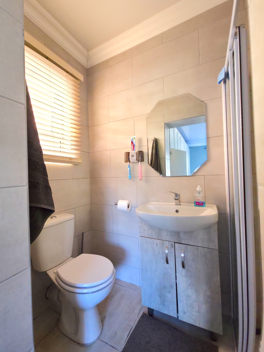 5 Bedroom Property for Sale in Hawston Western Cape